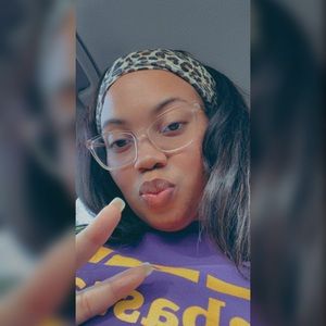 Meet your Posher, Damika